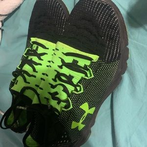Athletic shoes